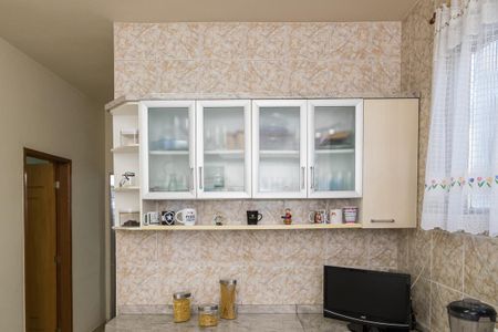 Casa à venda com 190m², 2 quartos e 4 vagas Casa à venda com 190m², 2 quartos e 4 vagasCozinha - Armários