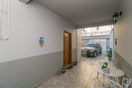 Casa à venda com 190m², 2 quartos e 4 vagas Casa à venda com 190m², 2 quartos e 4 vagasVaranda