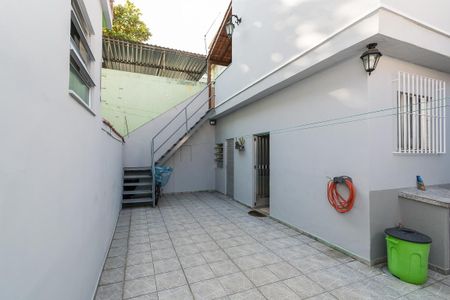 Casa à venda com 190m², 2 quartos e 4 vagas Casa à venda com 190m², 2 quartos e 4 vagasVaranda