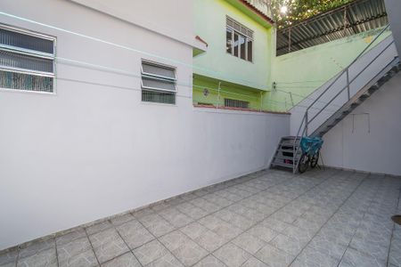 Casa à venda com 190m², 2 quartos e 4 vagas Casa à venda com 190m², 2 quartos e 4 vagasVaranda