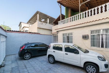 Casa à venda com 190m², 2 quartos e 4 vagas Casa à venda com 190m², 2 quartos e 4 vagasGaragem