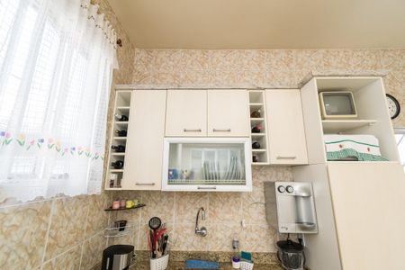 Casa à venda com 190m², 2 quartos e 4 vagas Casa à venda com 190m², 2 quartos e 4 vagasCozinha - Armários