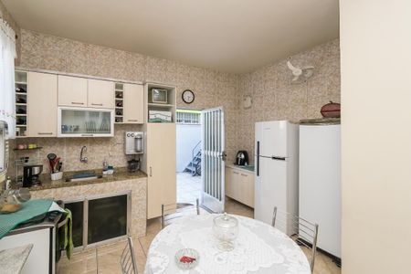 Casa à venda com 190m², 2 quartos e 4 vagas Casa à venda com 190m², 2 quartos e 4 vagasCozinha