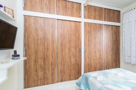 Casa à venda com 190m², 2 quartos e 4 vagas Casa à venda com 190m², 2 quartos e 4 vagasQuarto 1 - Armários