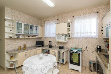 Casa à venda com 190m², 2 quartos e 4 vagas Casa à venda com 190m², 2 quartos e 4 vagasCozinha