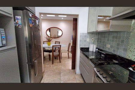 Casa à venda com 249m², 4 quartos e 4 vagasCozinha