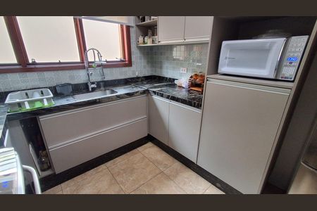 Casa à venda com 249m², 4 quartos e 4 vagasCozinha