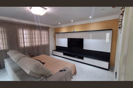 Casa à venda com 249m², 4 quartos e 4 vagasSala