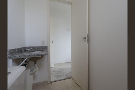 Apartamento à venda com 64m², 2 quartos e 2 vagasBanheiro da Suíte 1