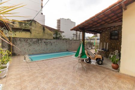 Casa à venda com 96m², 4 quartos e sem vagaÁrea externa