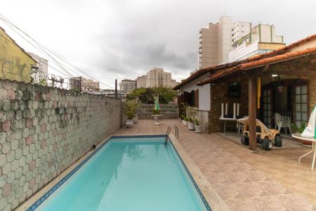 Casa à venda com 96m², 4 quartos e sem vagaÁrea externa