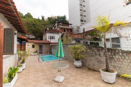Casa à venda com 96m², 4 quartos e sem vagaÁrea externa