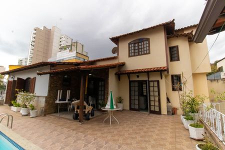 Casa à venda com 96m², 4 quartos e sem vagaÁrea externa