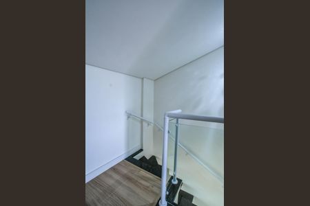 Casa de condomínio para alugar com 150m², 3 quartos e 2 vagasEscada