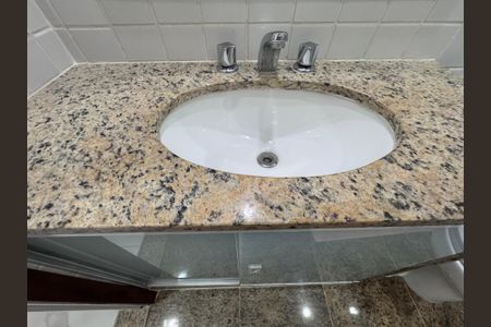 Apartamento à venda com 177m², 3 quartos e 4 vagas Apartamento à venda com 177m², 3 quartos e 4 vagasBanheiro da Suíte 1