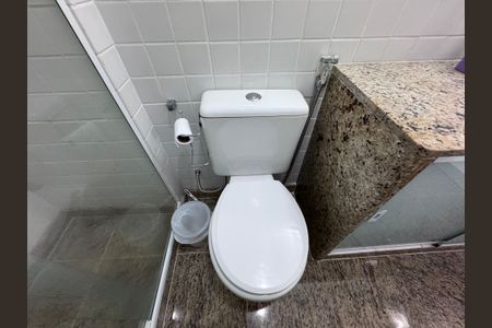 Apartamento à venda com 177m², 3 quartos e 4 vagas Apartamento à venda com 177m², 3 quartos e 4 vagasBanheiro da Suíte 2