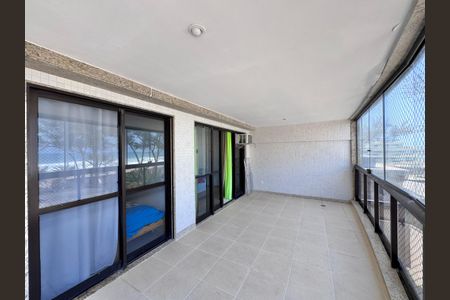 Apartamento à venda com 177m², 3 quartos e 4 vagas Apartamento à venda com 177m², 3 quartos e 4 vagasVaranda da Suíte 1