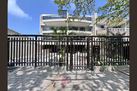 Apartamento à venda com 177m², 3 quartos e 4 vagas Apartamento à venda com 177m², 3 quartos e 4 vagasFachada