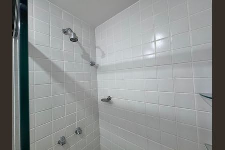 Apartamento à venda com 177m², 3 quartos e 4 vagas Apartamento à venda com 177m², 3 quartos e 4 vagasBanheiro da Suíte 1