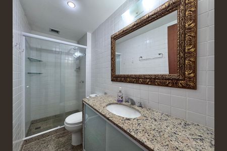 Apartamento à venda com 177m², 3 quartos e 4 vagas Apartamento à venda com 177m², 3 quartos e 4 vagasBanheiro da Suíte 2