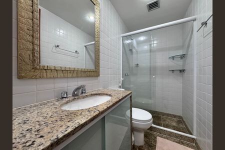 Apartamento à venda com 177m², 3 quartos e 4 vagas Apartamento à venda com 177m², 3 quartos e 4 vagasBanheiro da Suíte 1