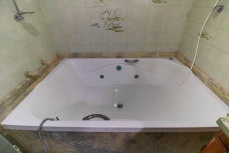 Casa para alugar com 270m², 6 quartos e 4 vagasBanheiro da Suíte 2