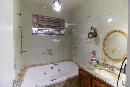 Casa para alugar com 270m², 6 quartos e 4 vagasBanheiro da Suíte 2