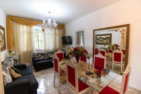 Casa para alugar com 270m², 6 quartos e 4 vagasSala