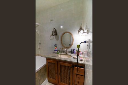 Casa para alugar com 270m², 6 quartos e 4 vagasBanheiro da Suíte 2