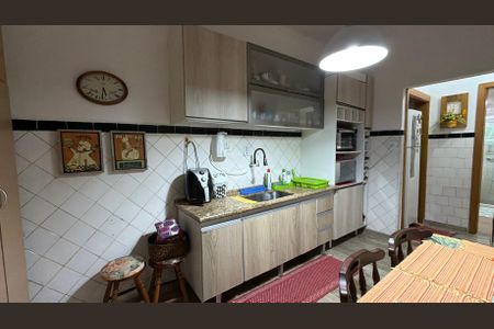 Casa à venda com 232m², 4 quartos e 2 vagas