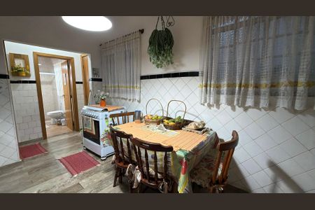 Casa à venda com 232m², 4 quartos e 2 vagas