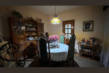 Casa à venda com 232m², 4 quartos e 2 vagas