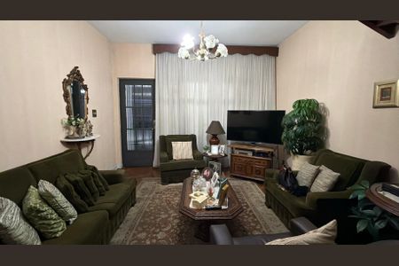 Casa à venda com 232m², 4 quartos e 2 vagas