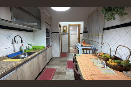 Casa à venda com 232m², 4 quartos e 2 vagas