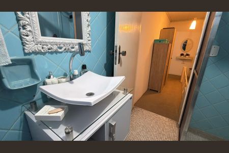 Casa à venda com 232m², 4 quartos e 2 vagas
