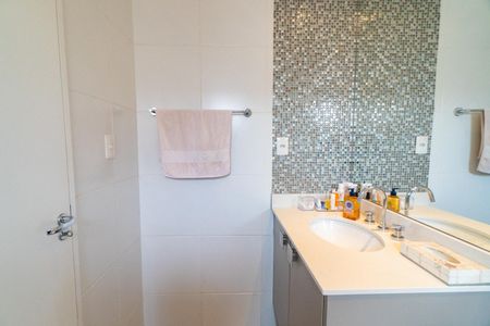 Apartamento à venda com 100m², 2 quartos e 2 vagasBanheiro da Suíte