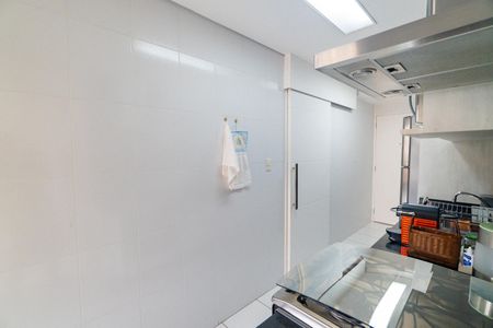 Apartamento à venda com 100m², 2 quartos e 2 vagasCozinha