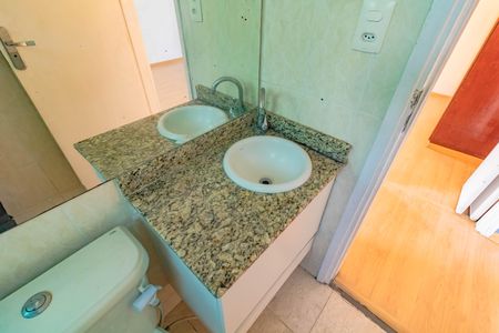 Apartamento à venda com 52m², 2 quartos e 1 vaga Apartamento à venda com 52m², 2 quartos e 1 vagaBanheiro