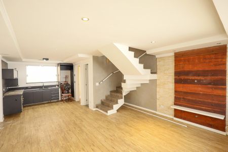 Sala de casa de condomínio à venda com 3 quartos, 120m² em Vila do Castelo, São Paulo