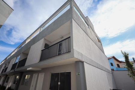 Casa de condomínio à venda com 120m², 3 quartos e 3 vagasFachada Interna 