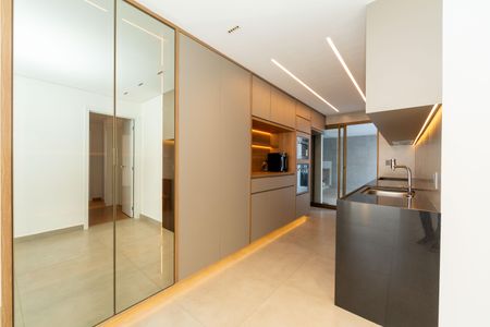 Apartamento para alugar com 250m², 4 quartos e 3 vagas Apartamento para alugar com 250m², 4 quartos e 3 vagasCozinha