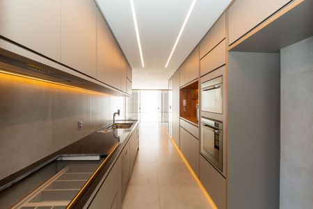 Apartamento para alugar com 250m², 4 quartos e 3 vagas Apartamento para alugar com 250m², 4 quartos e 3 vagasCozinha