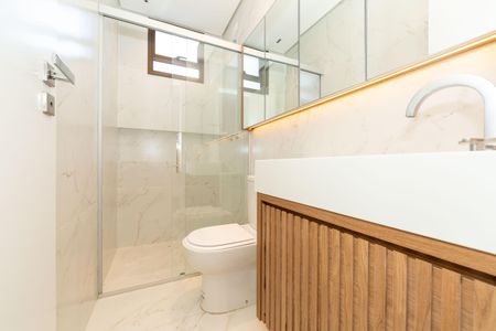 Apartamento para alugar com 250m², 4 quartos e 3 vagas Apartamento para alugar com 250m², 4 quartos e 3 vagasBanheiro 1