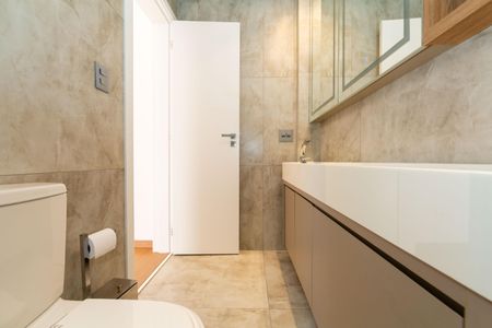 Apartamento para alugar com 250m², 4 quartos e 3 vagas Apartamento para alugar com 250m², 4 quartos e 3 vagasBanheiro 2