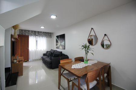 Casa de condomínio à venda com 150m², 3 quartos e 1 vagaSala