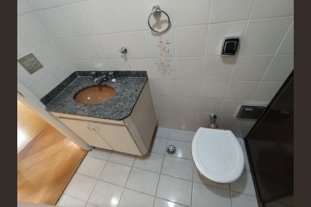 Apartamento à venda com 229m², 3 quartos e 3 vagasBanheiro  2