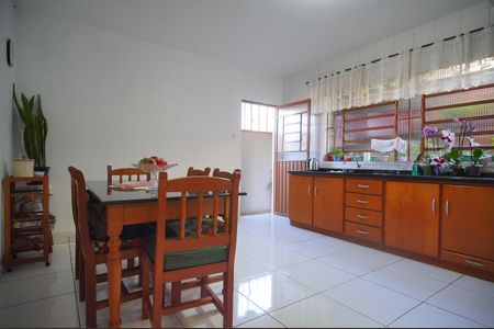 Casa para alugar com 184m², 4 quartos e 2 vagasCozinha