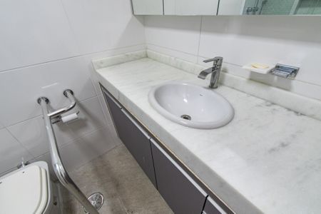 Apartamento à venda com 128m², 3 quartos e 2 vagasBanheiro da suíte 3