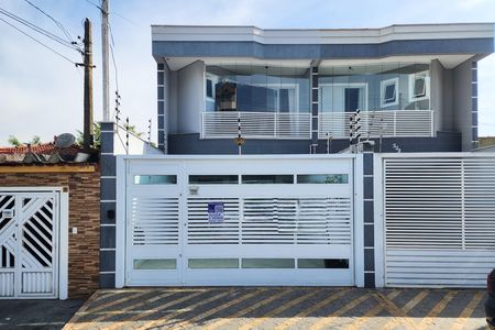 Casa à venda com 267m², 3 quartos e 4 vagas Casa à venda com 267m², 3 quartos e 4 vagasFachada