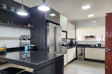Casa à venda com 267m², 3 quartos e 4 vagas Casa à venda com 267m², 3 quartos e 4 vagasCozinha